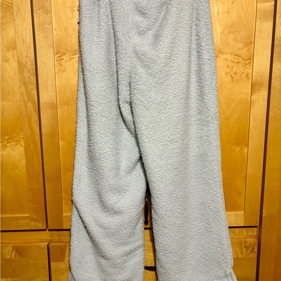 Gap Woman’s Soft Wide-Legged Sweatpants - Picture 3 of 4